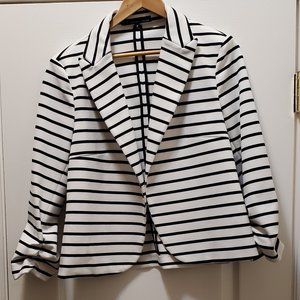 Amanda + Chelsea, Ruched Crop Sleeve, lightweight jacket, Size 12